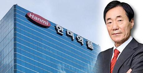 신동국 회장, 한미약품그룹 경영권 향방 '좌지우지'